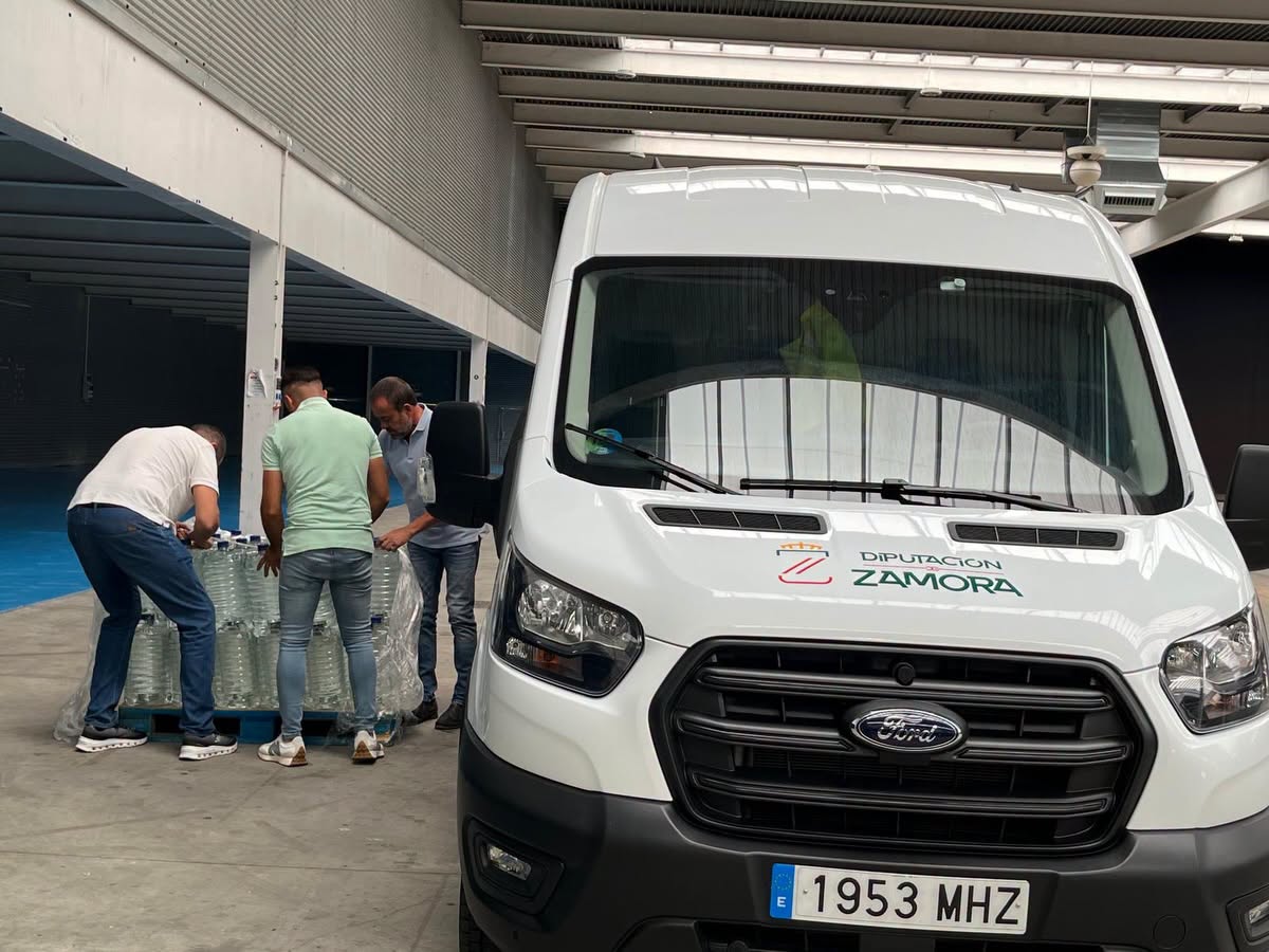 Operativo de la Diputación de Zamora para abastecer agua en Palazuelo de Sayago.