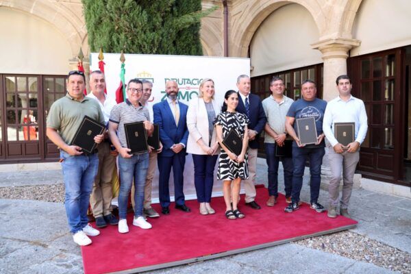Firma de convenios del programa Rehabitare en Zamora con representantes municipales
