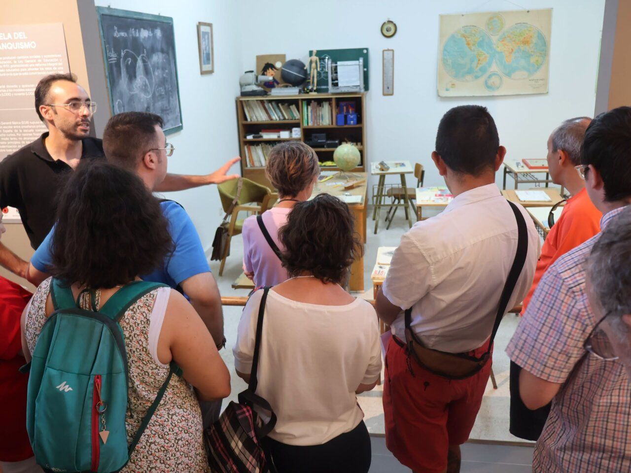 Grupo de personas en un aula durante el programa UniverUSAL en Zamora