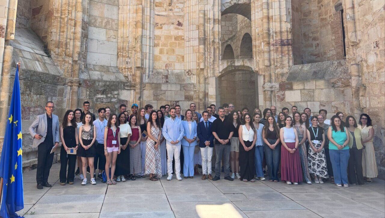 Grupo de jóvenes en el V Encuentro de Jóvenes de Castilla y León