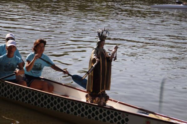 La Virgen del Carmen en una procesión por el río Duero con piragüistas