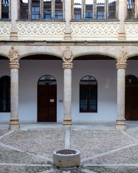 Patio gótico del Palacio de los Condes de Requena en Toro