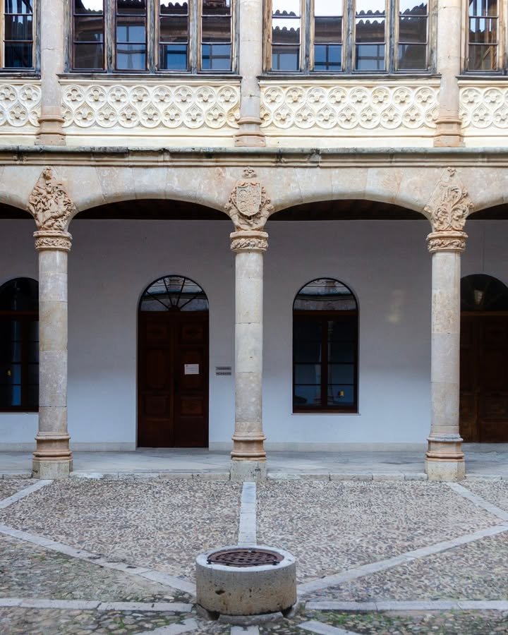 Patio gótico del Palacio de los Condes de Requena en Toro