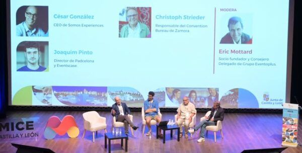 Mesa redonda sobre turismo sostenible en Zamora con ponentes destacados.