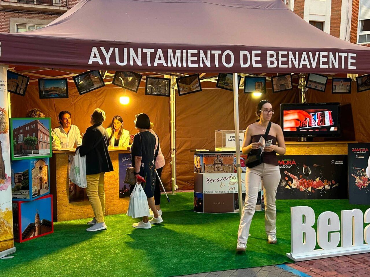 Stand del Ayuntamiento de Benavente en la Feria de Septiembre