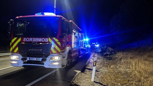 Camión de bomberos en la N-122 tras un accidente de tráfico