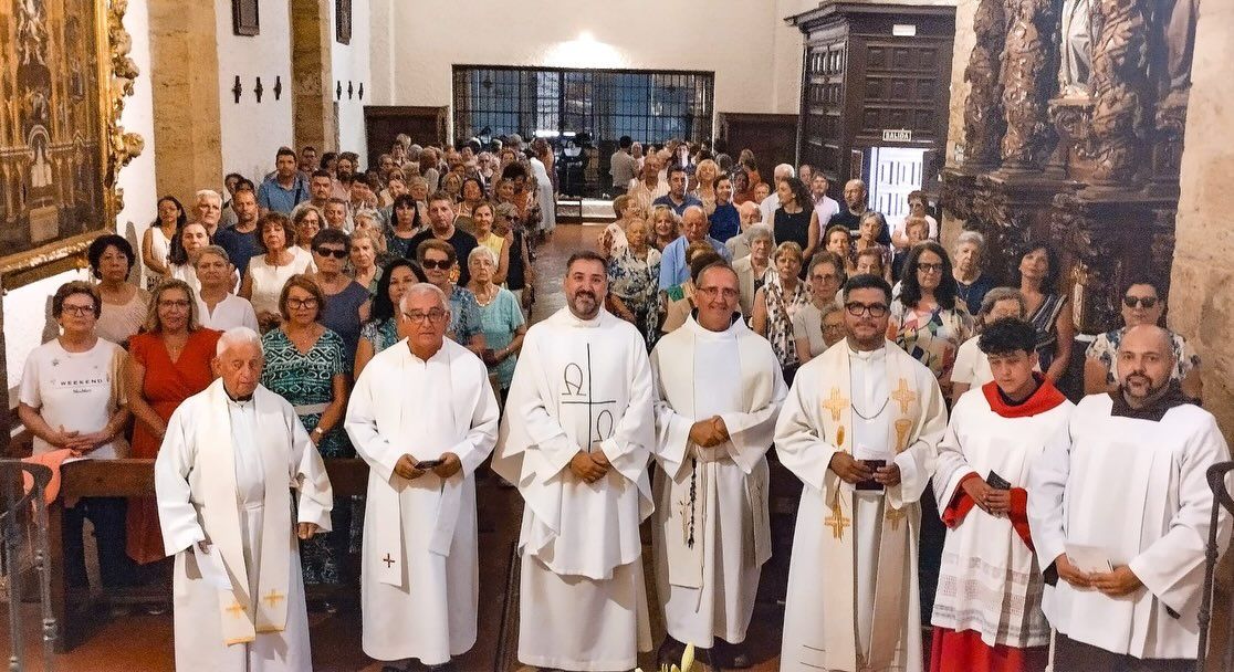 Grupo de fieles y sacerdotes en la celebración del Año Jubilar de San Francisco en Villalpando