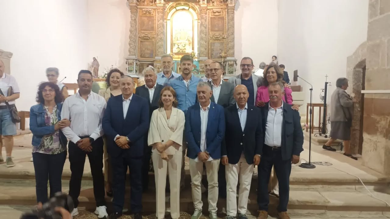 Grupo de personas en la celebración del Día de Sayago en Bermillo de Sayago.