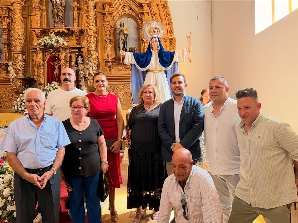 Grupo de personas durante la celebración de la Virgen de las Nieves en La Bóveda de Toro