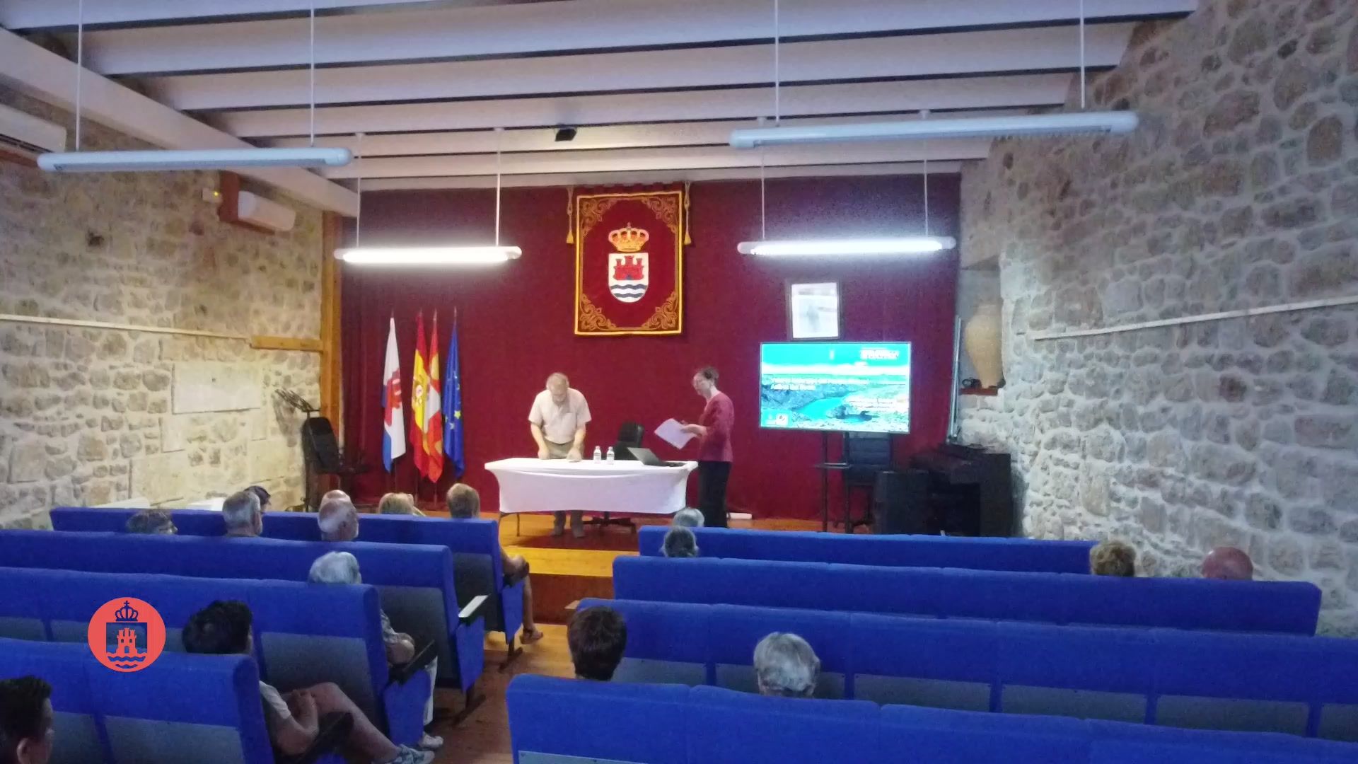 Conferencia sobre los valores naturales del Parque Arribes del Duero con asistentes
