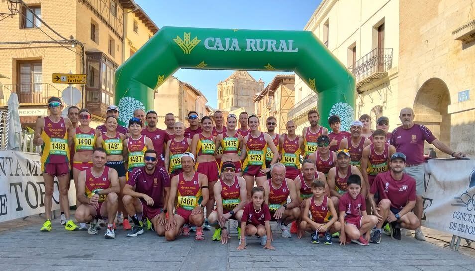 Participantes del Cross Popular Ciudad de Toro posando en grupo