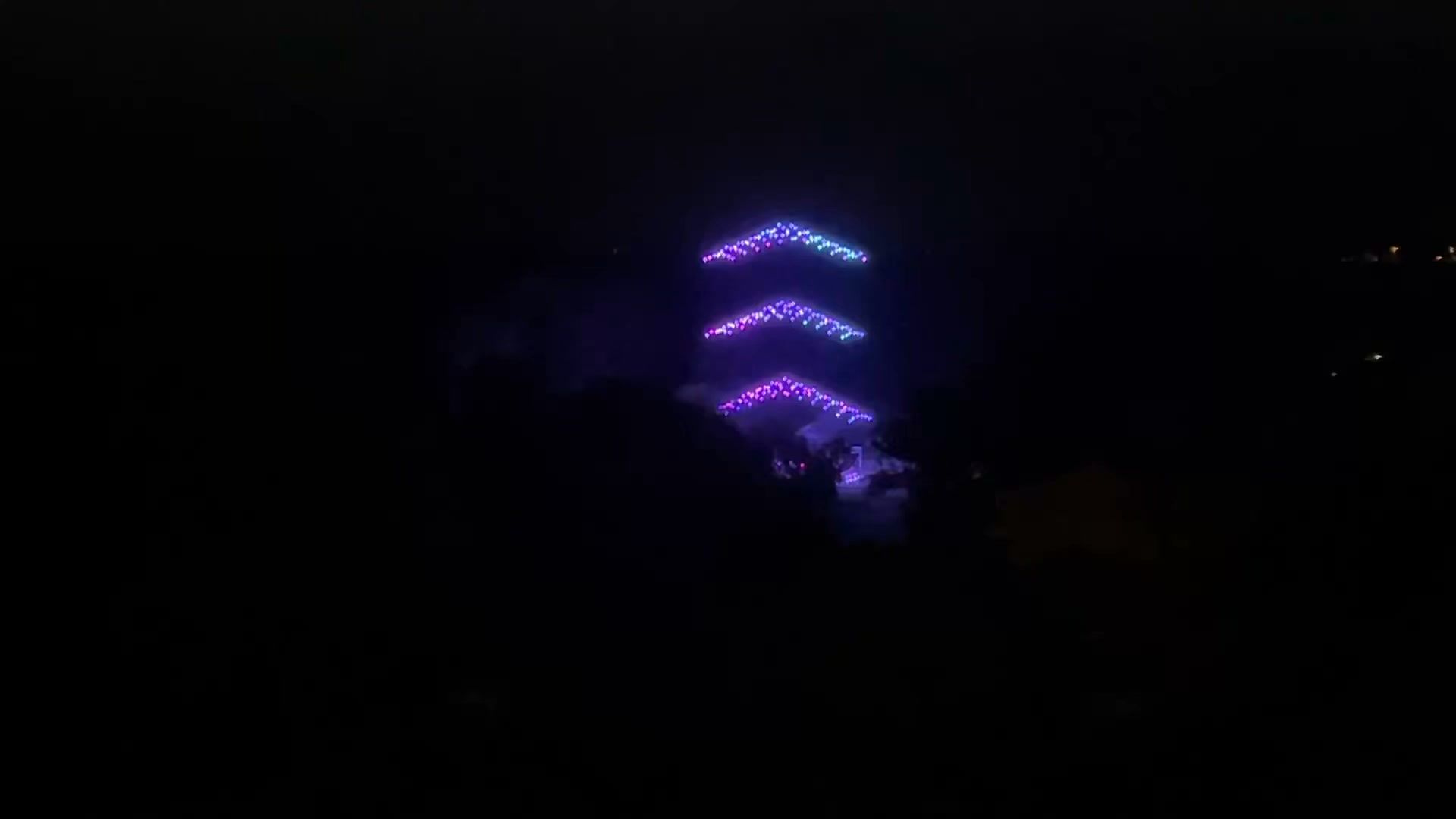 Espectáculo de drones iluminando el cielo de Benavente