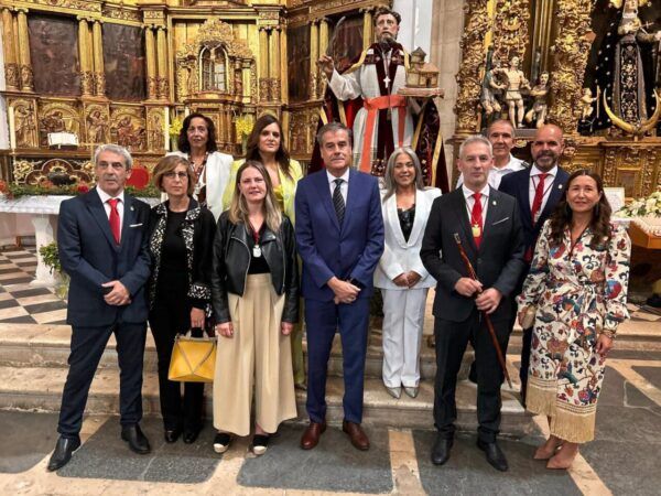 Grupo de personas durante la Santa Misa en honor a San Agustín en Toro