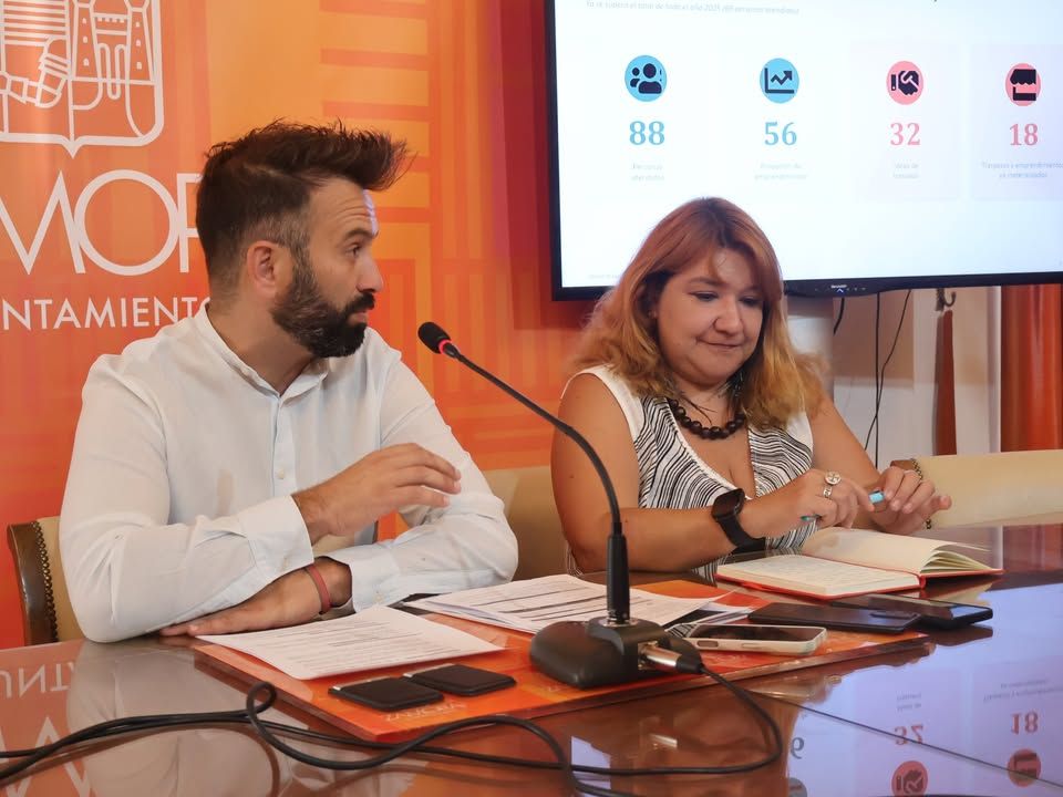 Reunión sobre el incremento de atenciones en la Oficina de Relevo Generacional