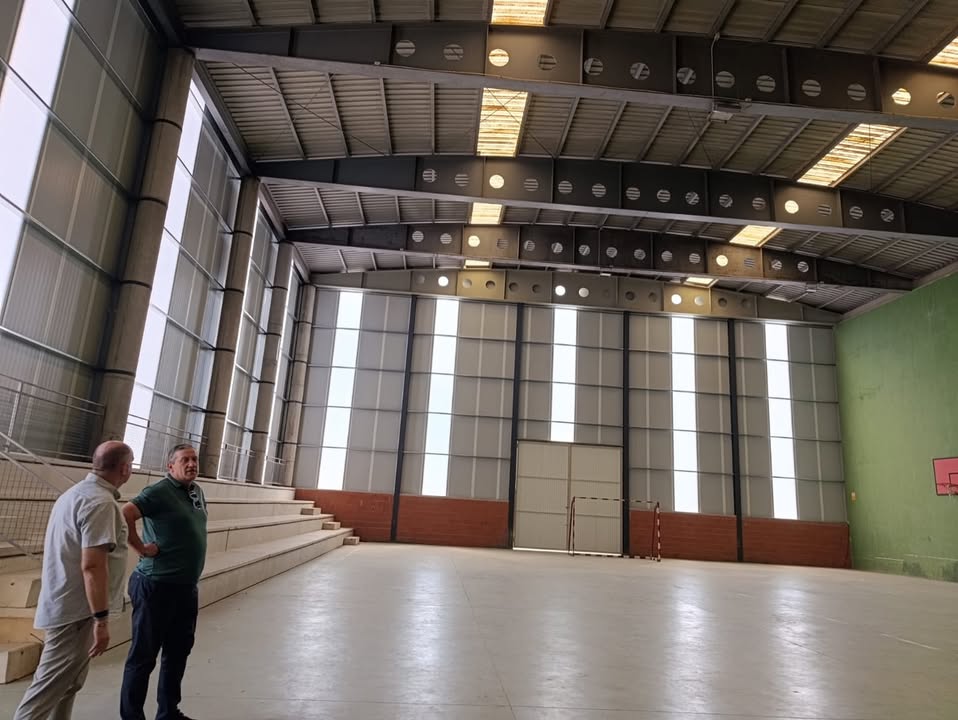 Visita de funcionarios a las obras en La Hiniesta