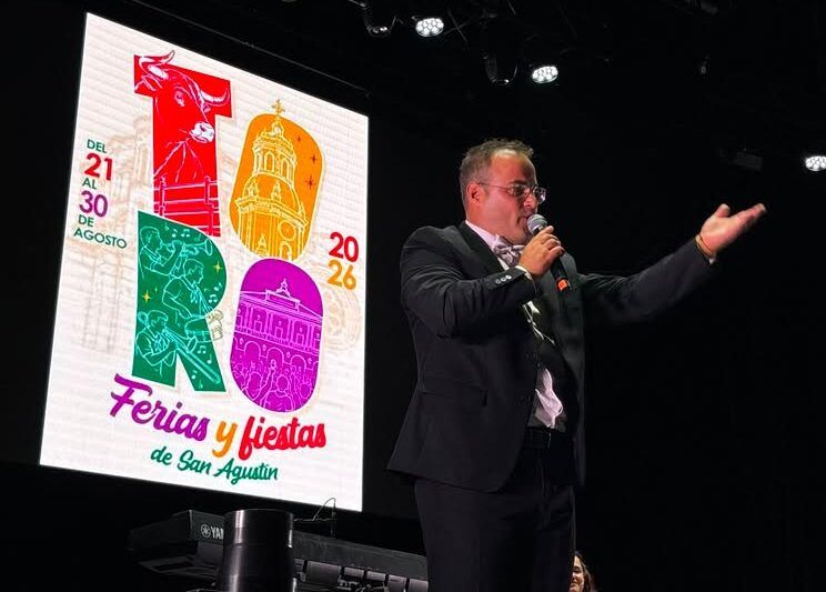 Josué Bermejo hablando en el evento de las Ferias y Fiestas de San Agustín 2026