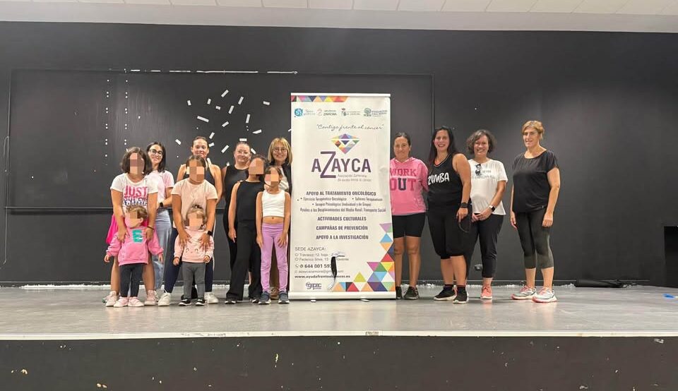Grupo de personas en una masterclass de Zumba en Moraleja del Vino