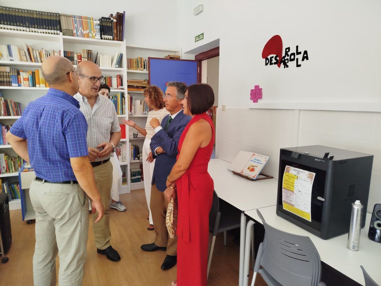 Visita al CEIP Fernando II con autoridades y personal en el comedor escolar