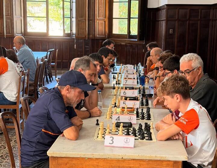 Jugadores compitiendo en el Torneo de Ajedrez Cabeza de Toro