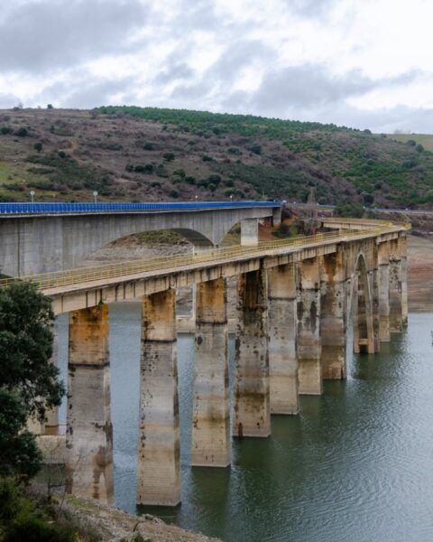 Vista de los tres puentes en Manzanal del Barco sobre el río Esla