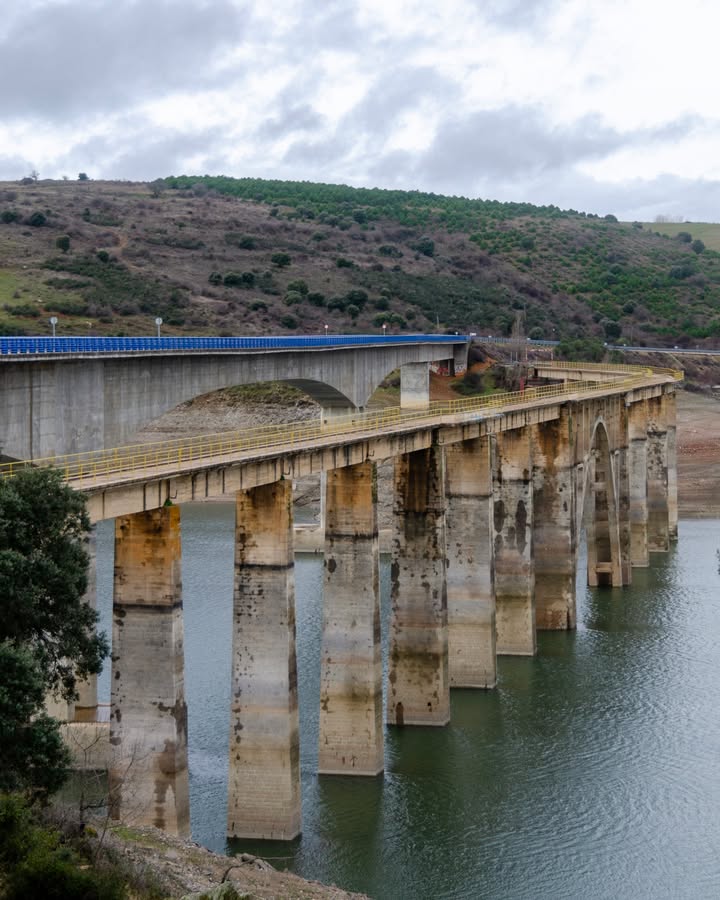 Vista de los tres puentes en Manzanal del Barco sobre el río Esla