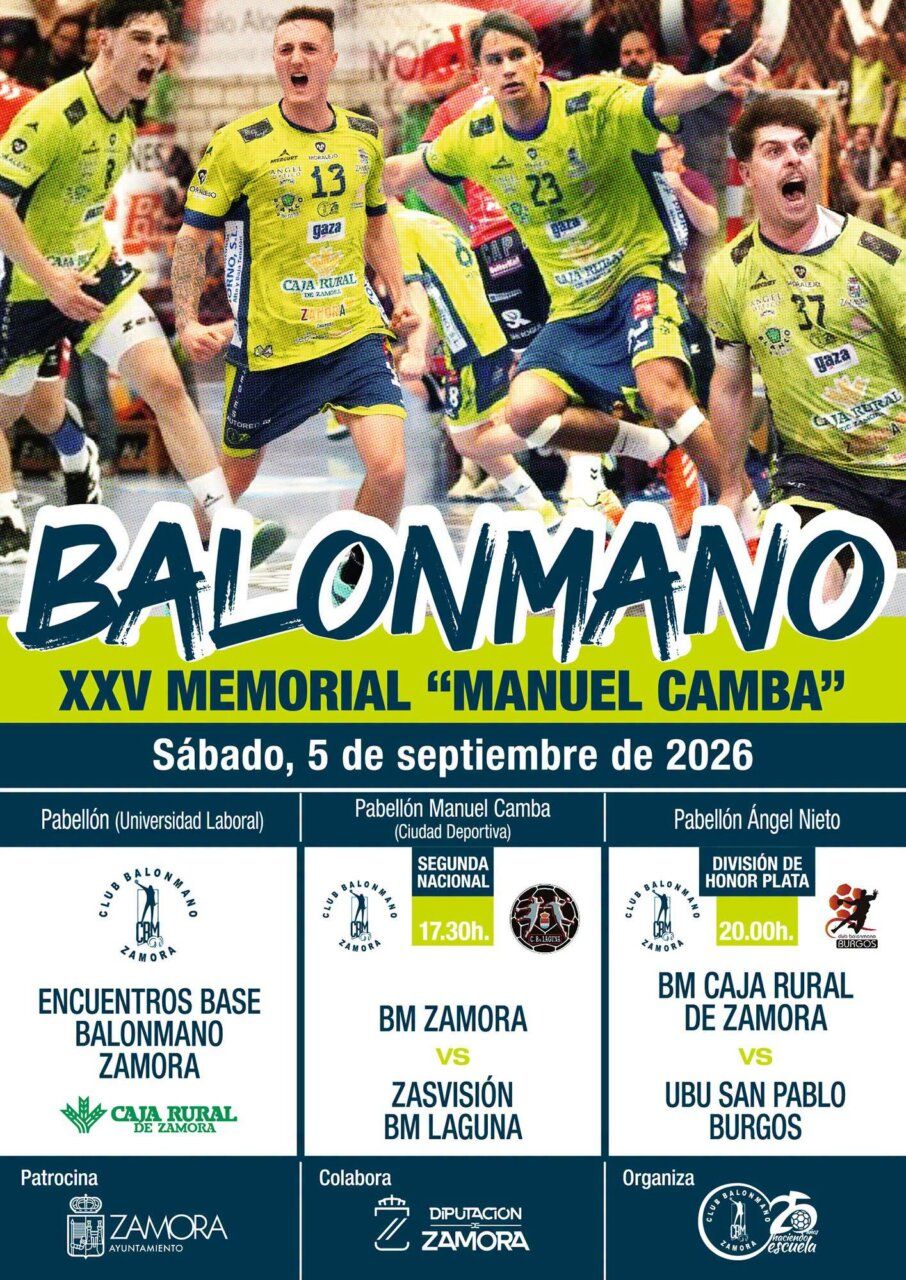 Jugadores de balonmano en acción durante el XXV Memorial Manuel Camba.