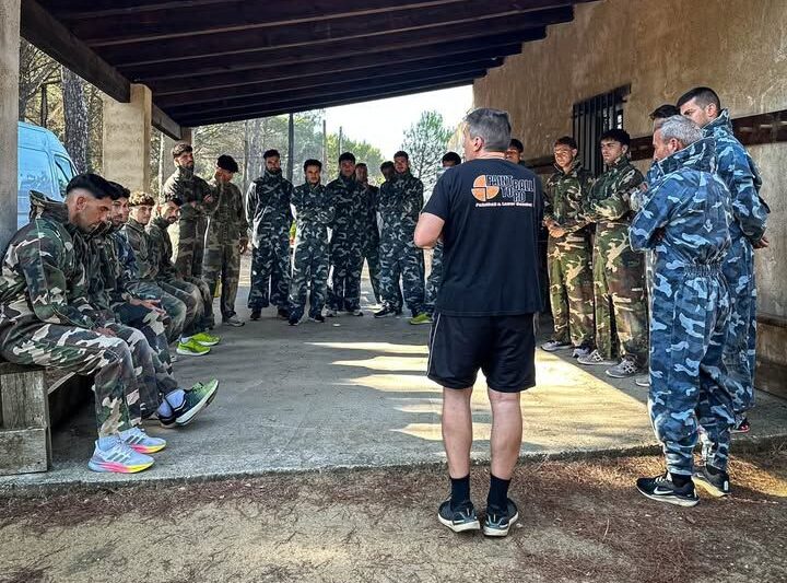 Jugadores del Zamora CF en actividad de paintball para fortalecer la unión del equipo