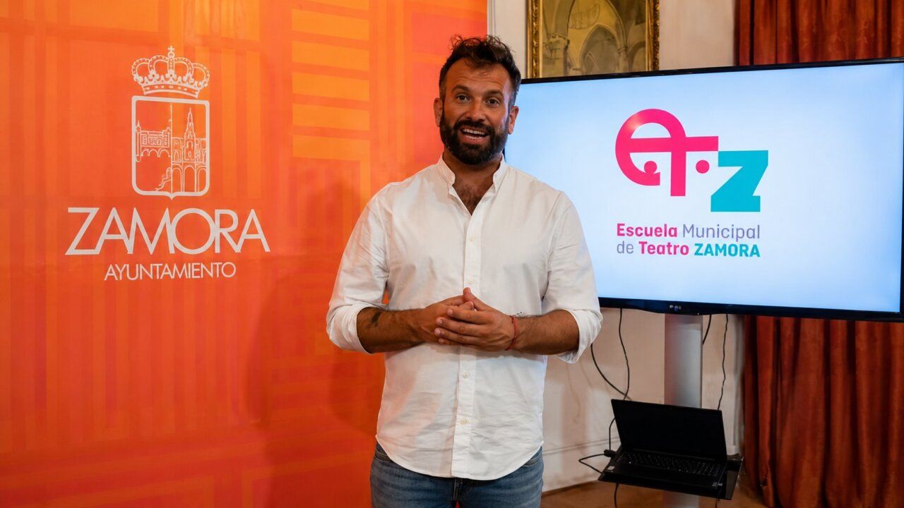 Presentador en la inauguración de la Escuela Municipal de Teatro en Zamora