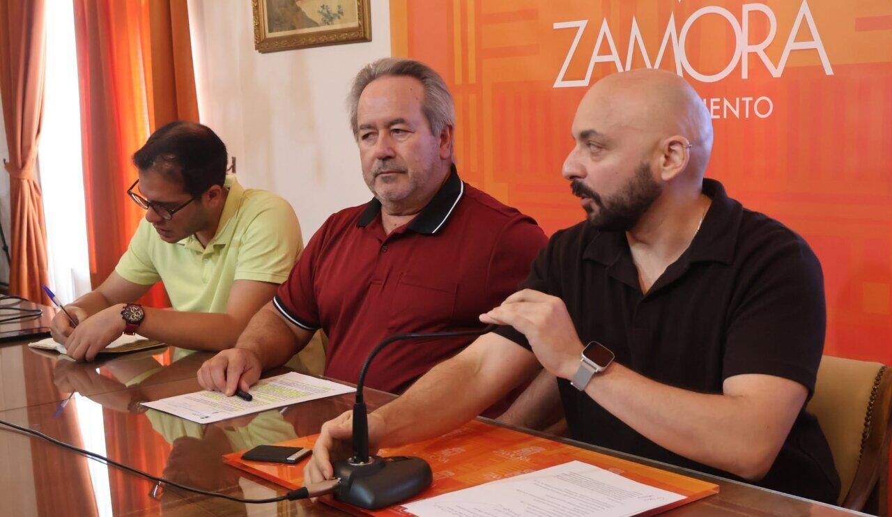 Reunión sobre la mejora de campos de fútbol en Zamora