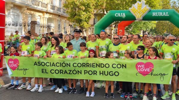 Participantes de la XV Carrera de la Guardia Civil en Zamora con camisetas verdes