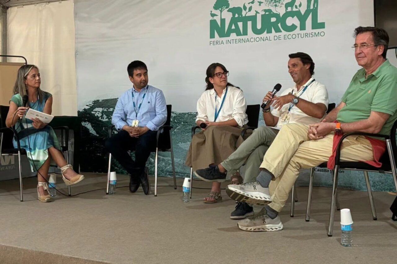 Panel de discusión en la Feria de Ecoturismo Naturcyl 2026 en Zamora