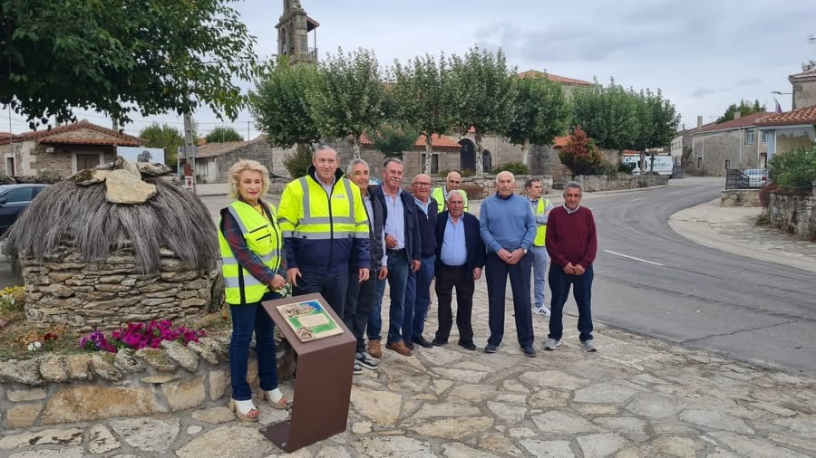 Grupo de personas en la travesía de Torregamones y Luelmo