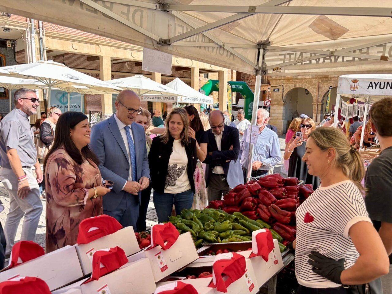 Visitantes en la XXXII Feria del Pimiento en Benavente