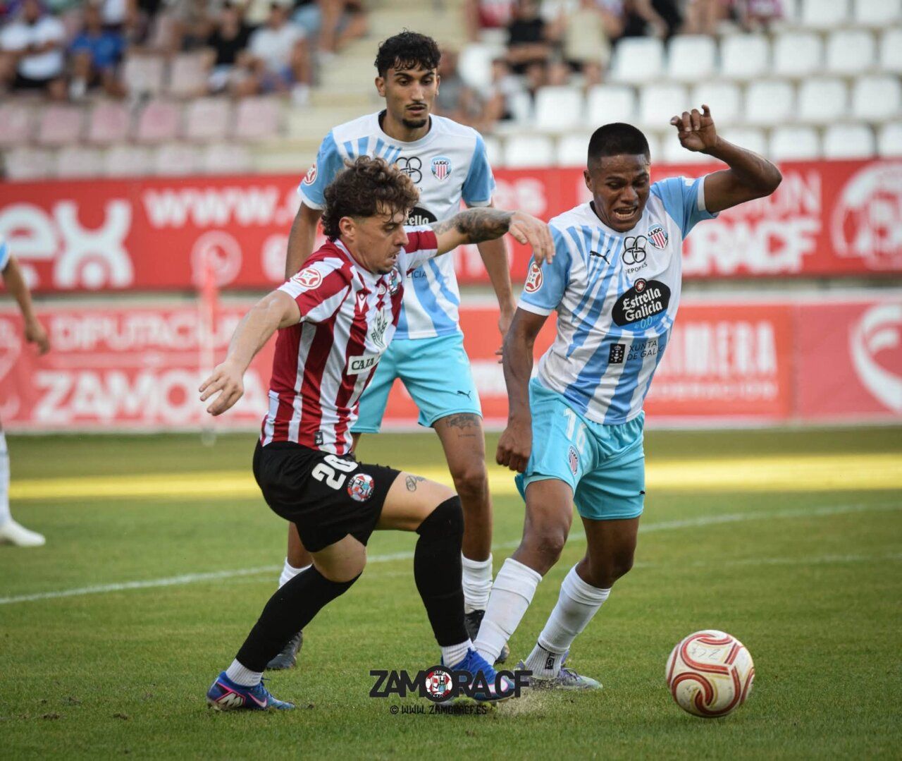 Jugadores del Zamora CF en un partido contra el Lugo