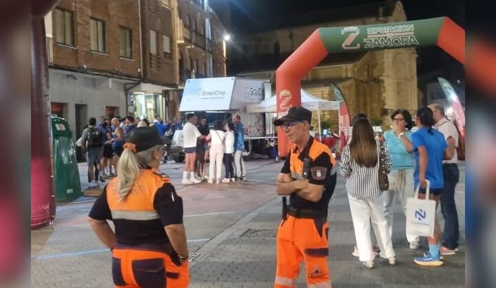 Personal de seguridad y sanitario en el I Desafío Benavente