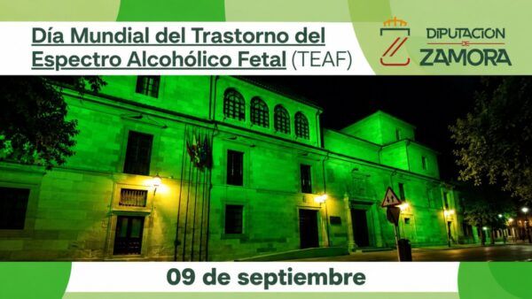 Fachada iluminada de verde por el Día Mundial del TEAF en Zamora
