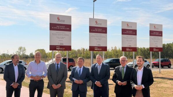 Inauguración de la modernización de IFEZA en Zamora con autoridades presentes.