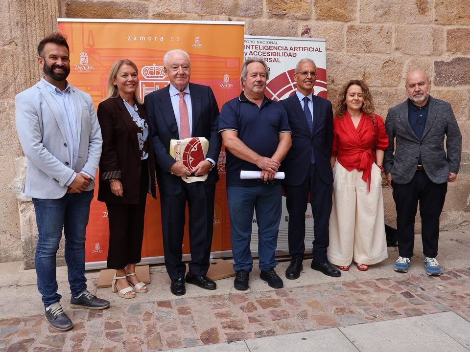Grupo de personas en el I Foro Nacional sobre Inteligencia Artificial y Accesibilidad Universal en Zamora