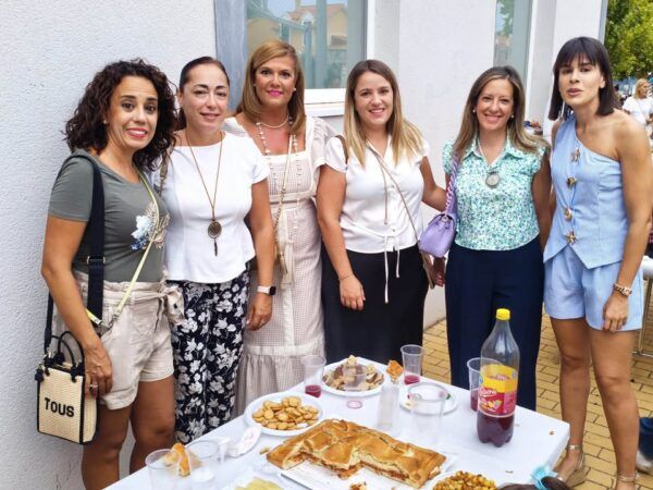 Grupo de mujeres celebrando en las fiestas de San Blas y Siglo XXI en Zamora