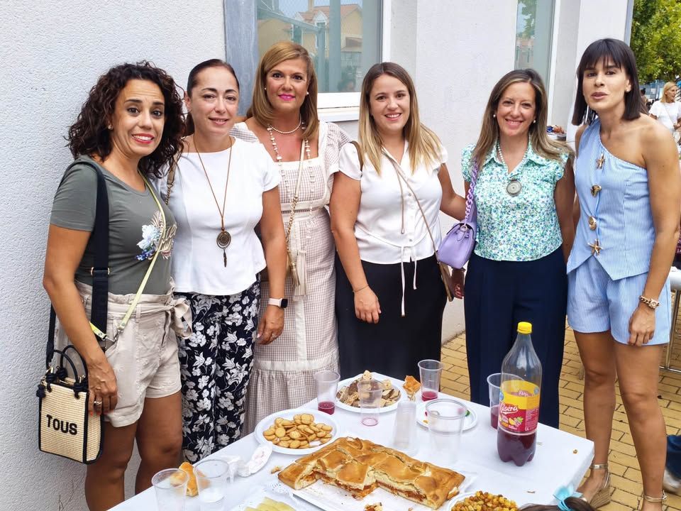 Grupo de mujeres celebrando en las fiestas de San Blas y Siglo XXI en Zamora