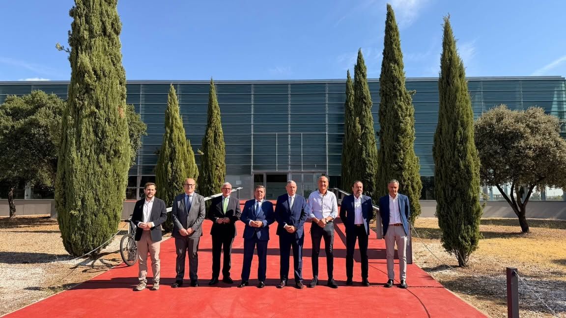 Grupo de personas en la inauguración de IFEZA en Zamora