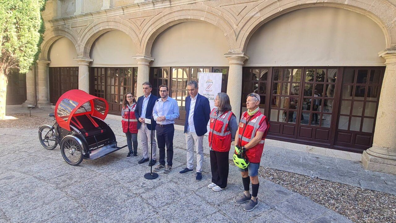 Presentación de paseos inclusivos en triciclo adaptado para personas mayores