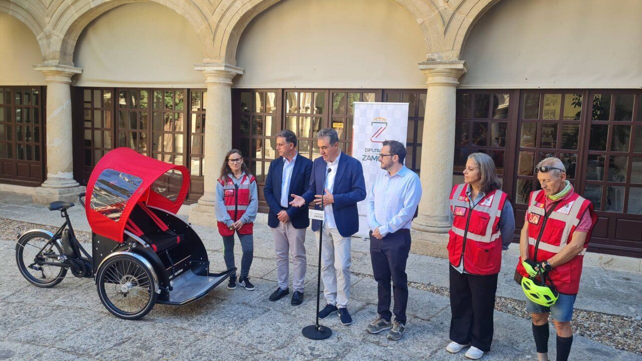 Presentación de paseos inclusivos en triciclo adaptado para personas mayores