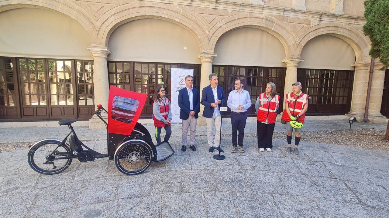 Presentación de paseos inclusivos en triciclo adaptado para personas mayores