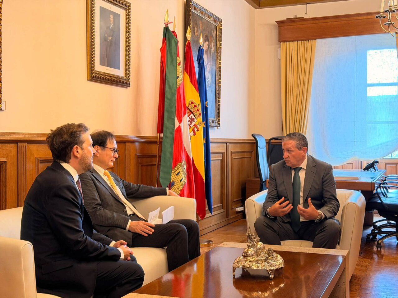 Encuentro institucional entre el embajador de Japón y representantes de la Diputación de Zamora