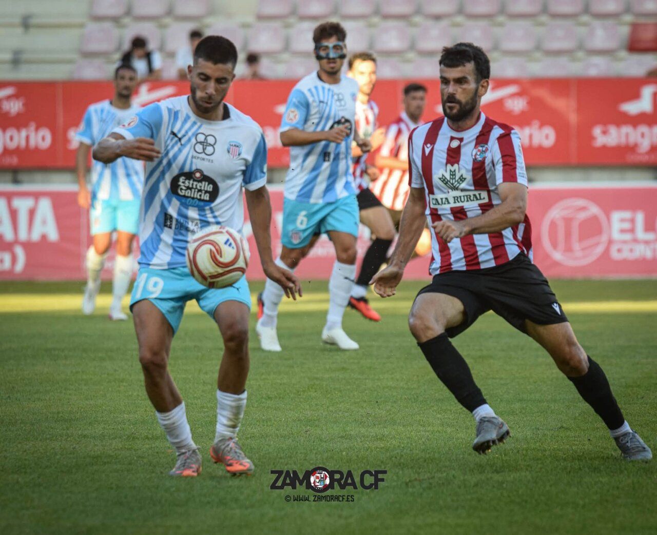 Jugadores del Zamora CF en un partido contra el Lugo
