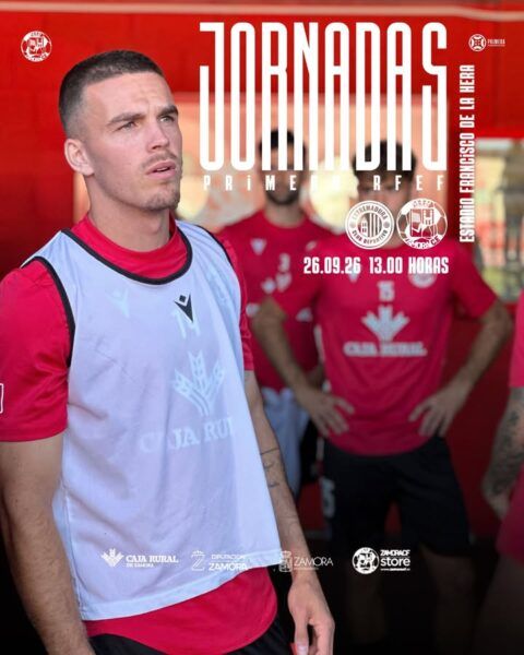 Jugador del Zamora CF en el estadio Francisco de la Hera antes del partido