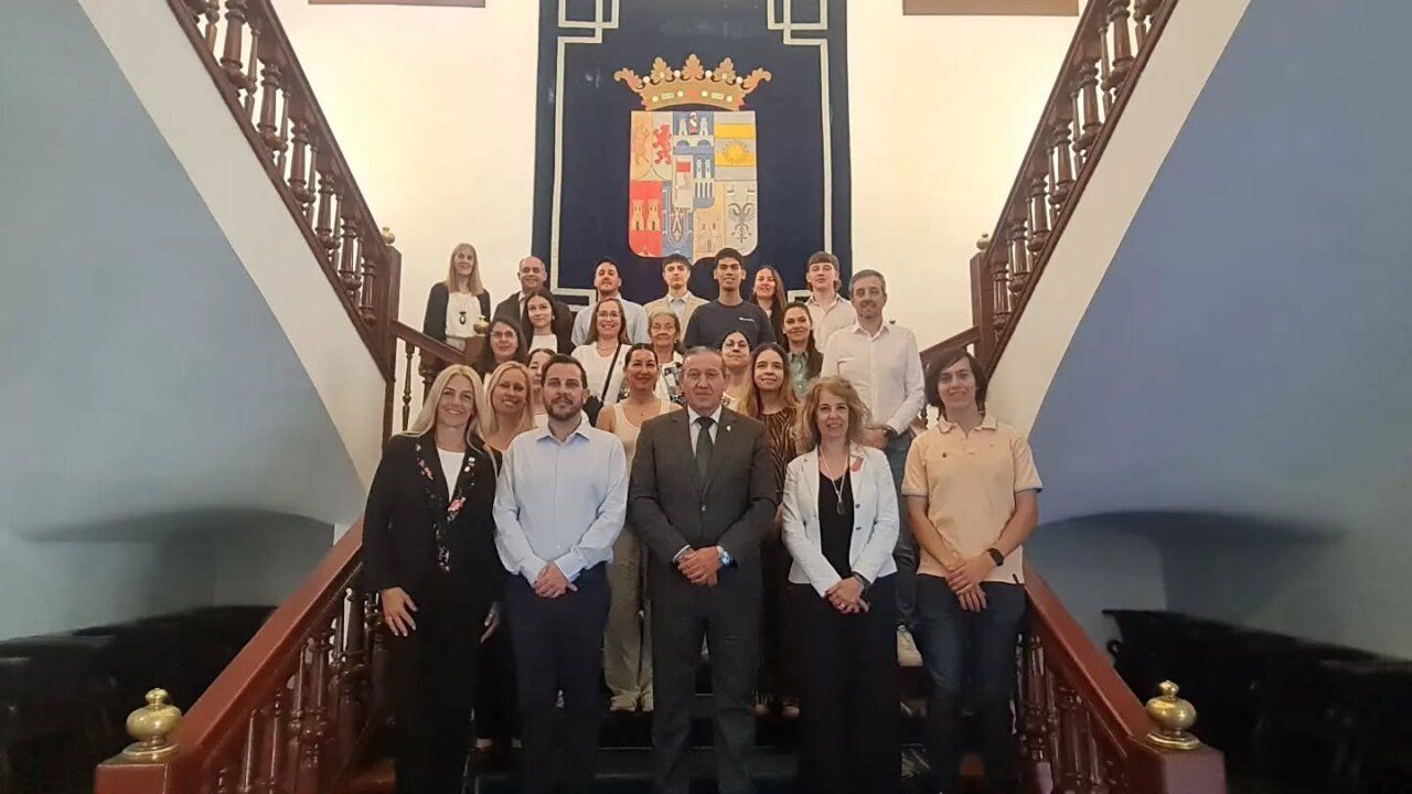 Grupo de descendientes de zamoranos en el Palacio de La Encarnación