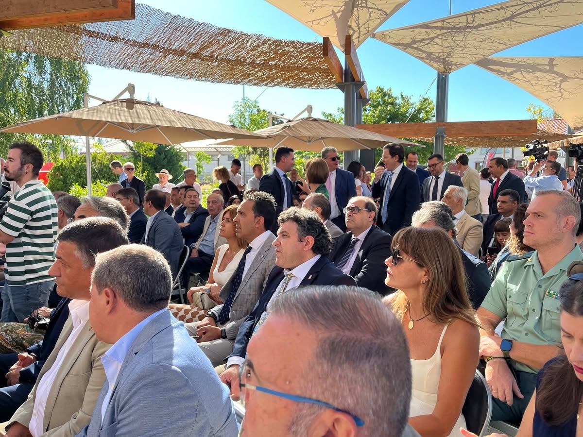 Evento de promoción turística y gastronómica en Salamaq 2026 con asistentes