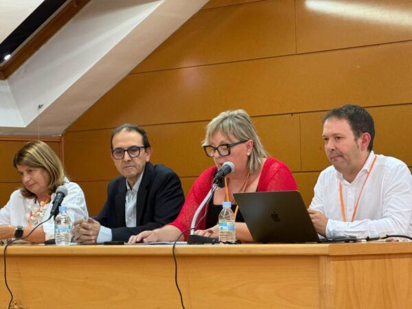 Panel de discusión en el SIIE 2026 sobre inteligencia artificial en educación